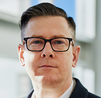 Porträtt av Alexander Hughes, chef och VD för ett kryptohandelsföretag